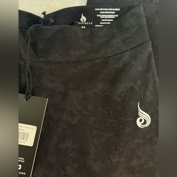 Ryderwear NKD V Scrunch Leggings - Picture 8 of 10